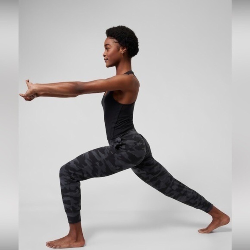 Athleta Salutation Camo Jogger Size XST Tall Buttery Soft High Rise Black Gray
